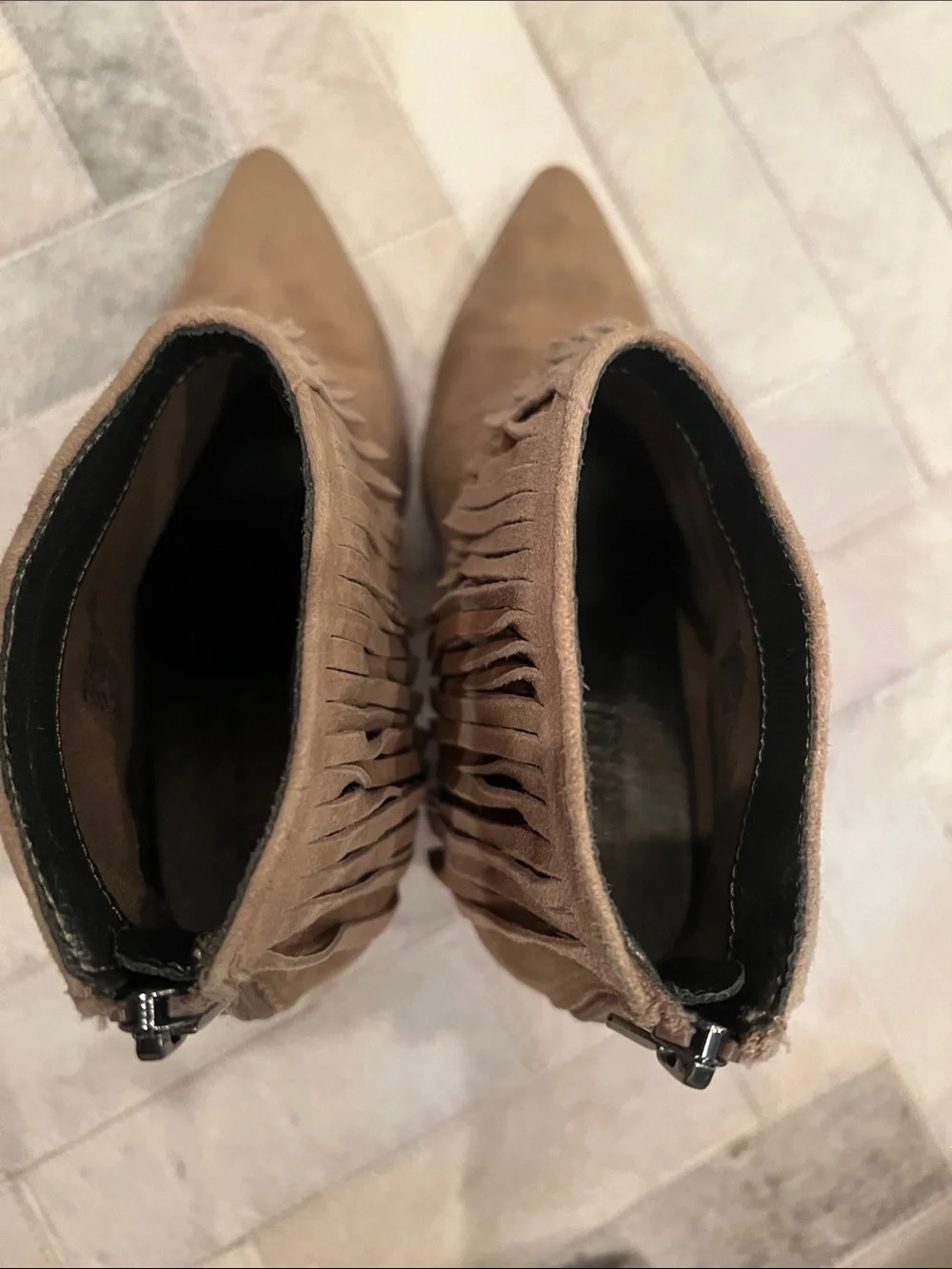 Kenneth Cole reaction tan suede fringe booties size 6